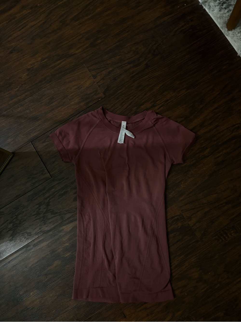 Athleta Short Sleeve Seamless Tee in Burgundy small